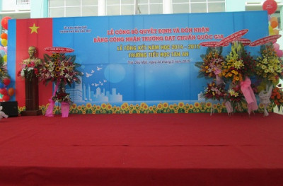 Sáng ngày 26/05/2015 trường TH Tân An tổ chức buổi Lễ công bố Quyết định và đón  nhận Bằng công nhận trường đạt chuẩn QGMĐ I và tổng kết năm học 2014-2015..