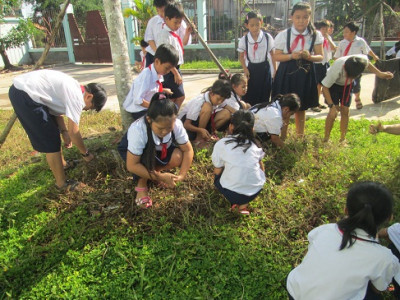 Tổ chức cho học sinh lao động nhằm tạo cho các em thói quen tốt
