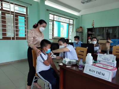Tiêm vắc xin phòng Covid-19 cho học sinh khối 1, 2, 3