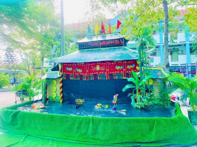 Học sinh trường Tiểu học Tân An tìm hiểu nghệ thuật múa rối nước
