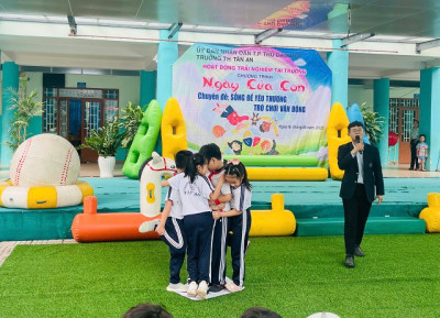 Học sinh trường Tiểu học Tân An tham gia chương trình "Ngày của con" với chuyên đề: Sống để yêu thương
