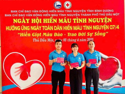 Giáo viên Trường Tiểu học Tân An tham gia hiến máu tình nguyện