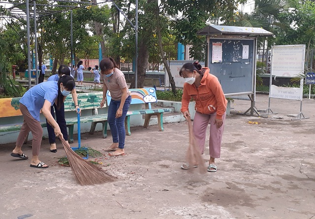 gv vs sân trường