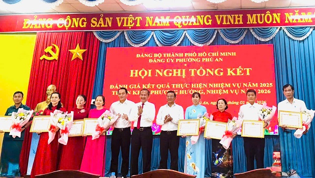 Chi bộ trường Tiểu học Tân An hoàn thành xuất sắc nhiệm vụ năm 2025