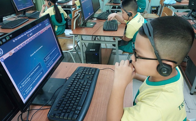 Sôi nổi không khí ngày thi IOE của học sinh trường Tiểu học Tân An